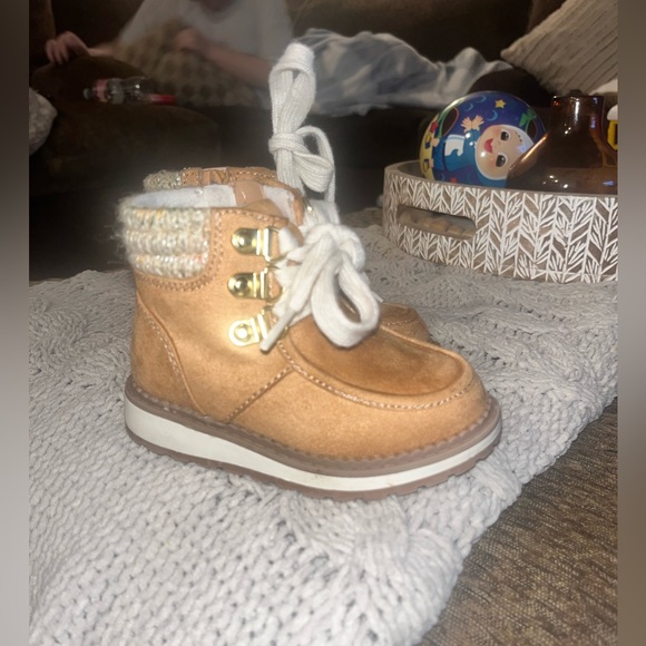 Toddler Cat & jack lace up boots - Picture 2 of 2